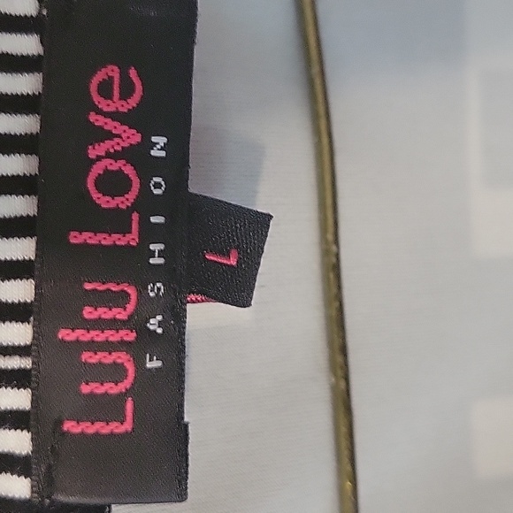 Lulu Love L sleeveless  top - Picture 2 of 3
